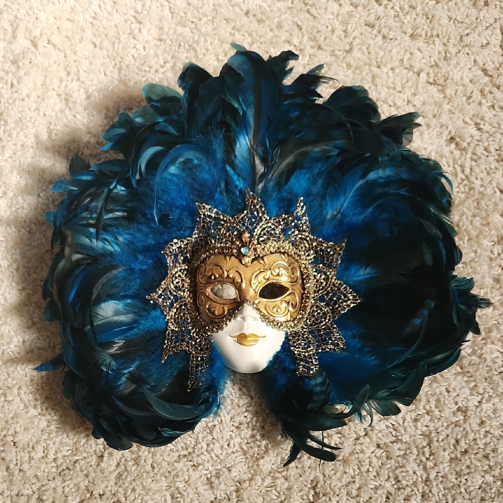 Feathered Mask with Gold Accents